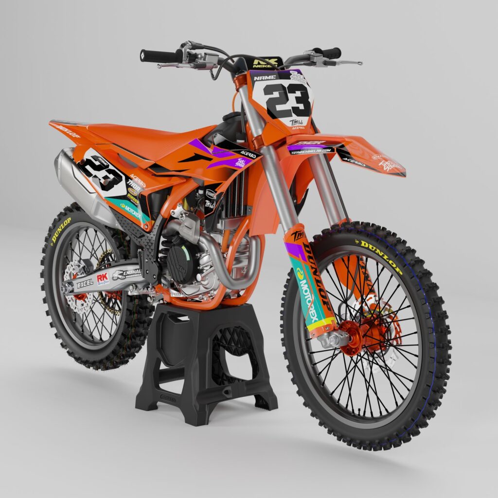 Dettaglio grafiche KTM PowerCore su KTM SX-F – adesivi resistenti e personalizzati