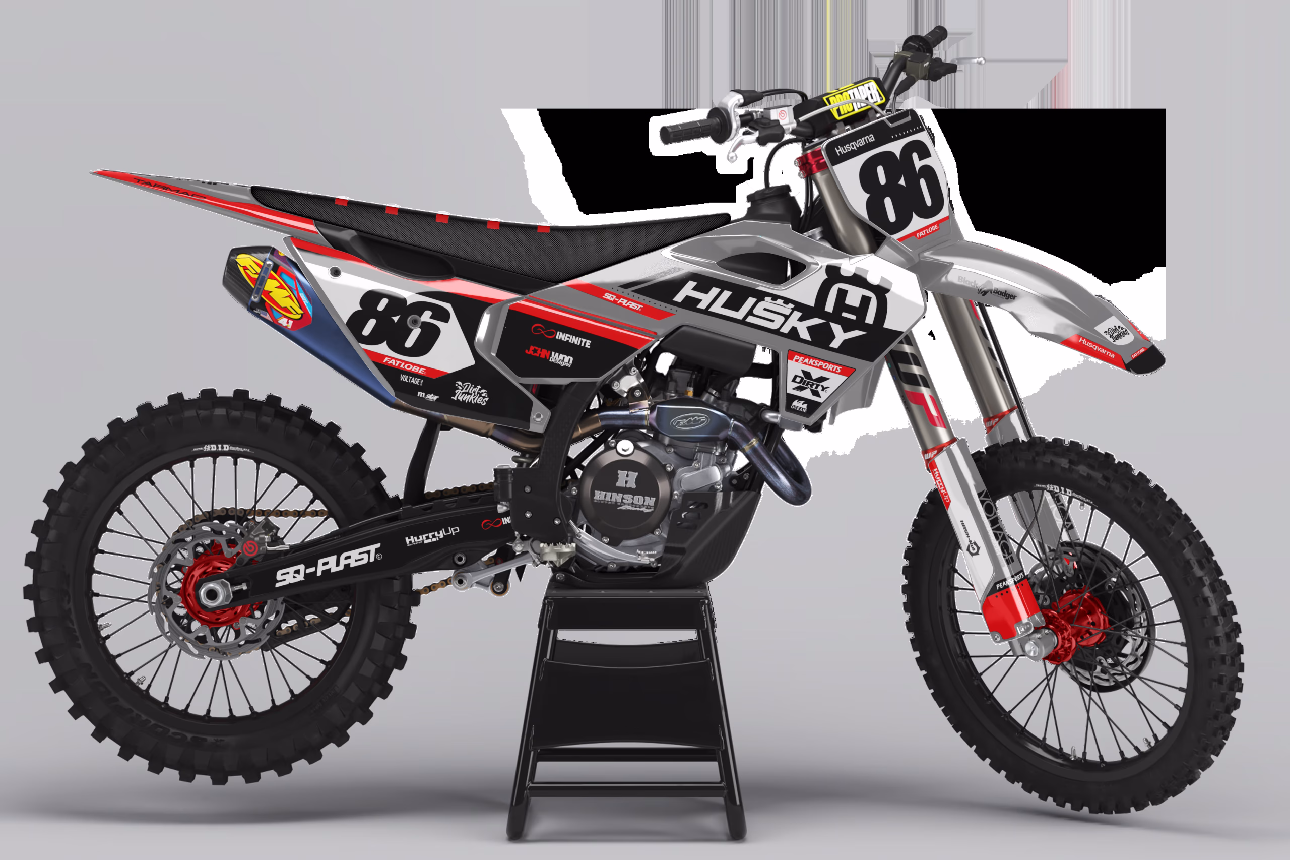 Husqvarna 2024 Factory – Kit Grafiche Adesive Compatibili con Modelli FC, TC, TE, FE e Supermoto Stile racing. Massima resistenza. Look inconfondibile. Rivoluziona l’aspetto della tua Husqvarna con il kit grafiche Husqvarna 2024 Factory, sviluppato per garantire performance estetiche e funzionali senza compromessi. Grazie alla perfetta vestibilità e alla qualità dei materiali utilizzati, queste grafiche sono pensate per resistere anche alle condizioni più estreme in pista, nei boschi o sull’asfalto. ✅ Compatibile con tutti i principali modelli Husqvarna cross, enduro e motard: Motocross: TC 85 / TC 125 / TC 250 / FC 250 / FC 350 / FC 450 Enduro: TE 125 / TE 250 / TE 300 / FE 250 / FE 350 / FE 450 / FE 501 Motard: FS 450 / 701 Supermoto E tutti i modelli Husqvarna più recenti delle linee MX, Enduro e SM Le nostre grafiche non sono solo estetica: sono progettate per resistere alle condizioni più estreme del motocross, enduro e motard. Scegli tra una vasta gamma di pellicole per creare il tuo look unico: Cristall da 500 micron: la scelta più utilizzata per una protezione massima. Pellicola holografica: per un effetto visivo sorprendente e cangiante. Pellicola cromata: per uno stile metallico e riflettente. Laminazione protettiva disponibile in versione lucida, opaca o glitter, per rifinire la tua grafica in base ai tuoi gusti personali.