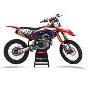 Honda Oldrati 22 kit grafiche per CR CRF XR CRF R CRF RX – Tradizione Racing, Design Esclusivo 🏁🔥 Rinnova lo stile della tua Honda con il kit grafiche Honda Oldrati 22 , un progetto speciale nato per esaltare il tuo look unico, passare inosservati sarà impossibile! Un connubio perfetto tra esperienza da mondiale e preparazione artigianale di alto livello, pensato per chi pretende solo il massimo in sella. Questo kit di grafiche Honda Oldrati 22 ad altissime prestazioni è compatibile con tutti i modelli Honda motocross, enduro e motard, tra cui: CRF 110 / 125 / 150 / 250 / 450 RX-R CR 125 / 250 2T CRF 250X / 450X CRF 250RX / 450RX CRF 300L / Rally CRF Motard Supermoto XR / XR-L / XR Rally